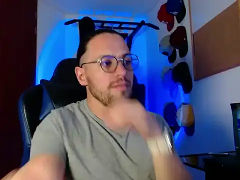 Snapshot of kurt_xx chatting on 11/18/25, 01:33 kurt xx online show from 11/18/25, 01:33