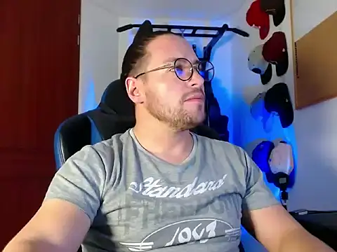 Snapshot of kurt_xx chatting on 12/05/25, 01:42 kurt xx online show from 12/05/25, 01:42