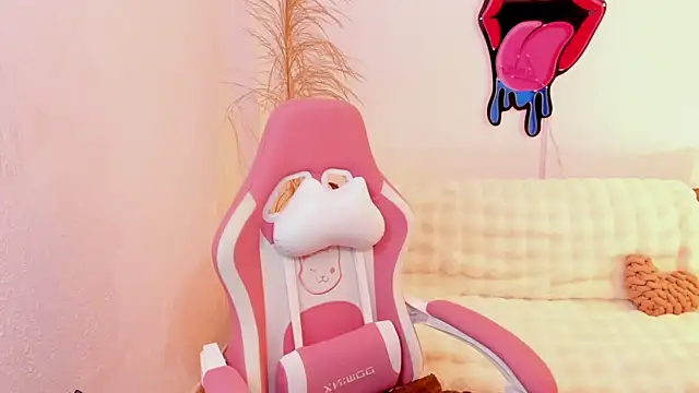 EmmaMyers1 online show from 10/19/25, 12:00