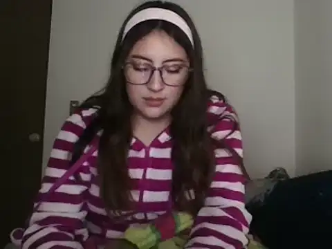 Snapshot of Mar_00c chatting on 10/22/25, 05:08 Mar 00c online show from 10/22/25, 05:08