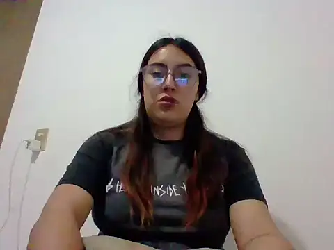 Snapshot of Mar_00c chatting on 10/26/25, 05:46 Mar 00c online show from 10/26/25, 05:46