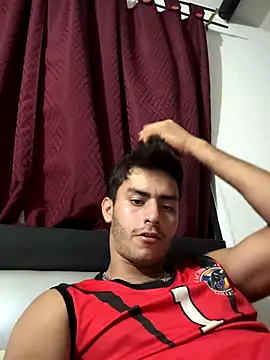 Juandmc1706 online show from 10/28/25, 05:33