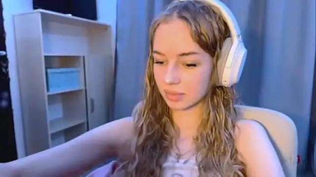 LunaCrave online show from 11/04/25, 11:20