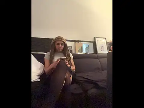 luziaaa92 online show from 10/13/25, 02:17