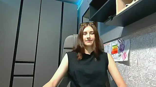 Snapshot of AliceNova chatting on 10/12/25, 05:06 AliceNova online show from 10/12/25, 05:06
