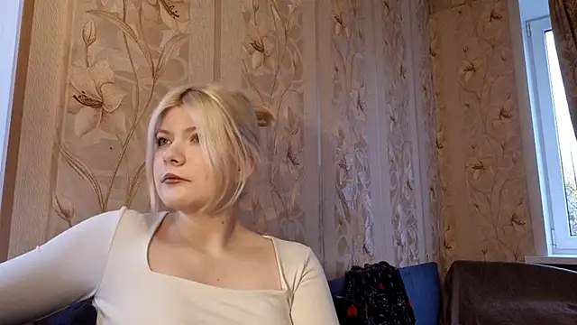 EllenMompoint online show from 10/28/25, 07:23