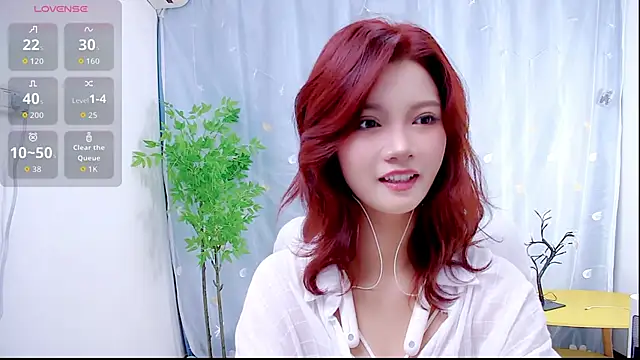 Snapshot of niannian6373 chatting on 10/27/25, 12:20 niannian6373 online show from 10/27/25, 12:20