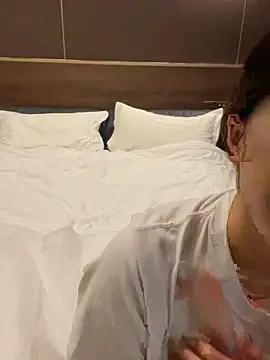 Snapshot of zhenzhen666 chatting on 11/02/25, 12:40 zhenzhen666 online show from 11/02/25, 12:40