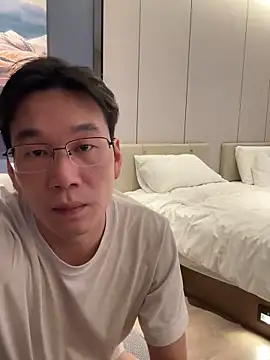 Snapshot of zhenzhen666 chatting on 11/09/25, 01:42 zhenzhen666 online show from 11/09/25, 01:42