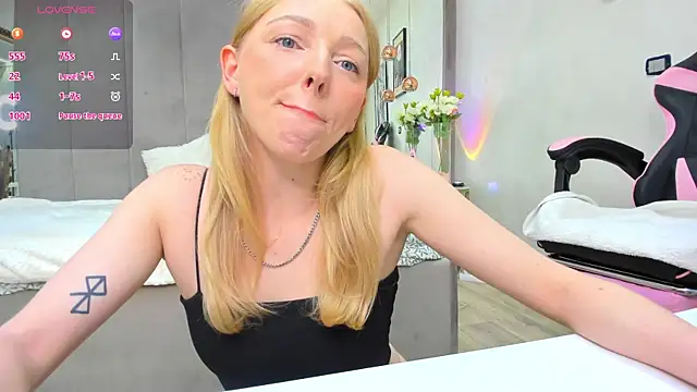 SundyRose online show from 11/18/25, 08:35