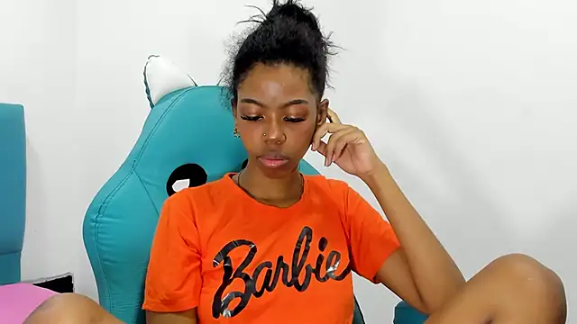 Dakota evans18 online show from 11/28/25, 02:47