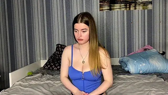 Snapshot of EmiliaCouple chatting on 11/27/25, 01:57 EmiliaCouple online show from 11/27/25, 01:57