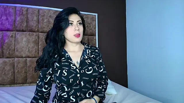Snapshot of THAMARA_ANGELLS_ chatting on 10/13/25, 02:33 THAMARA ANGELLS  online show from 10/13/25, 02:33