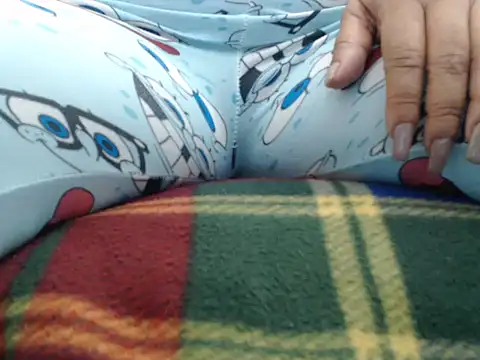 Snapshot of luna_hot_extreme chatting on 10/20/25, 01:00 luna hot extreme online show from 10/20/25, 01:00