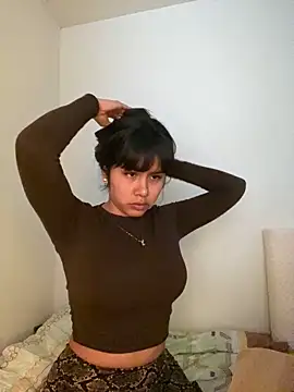 Snapshot of SweetieMariana chatting on 10/17/25, 05:37 SweetieMariana online show from 10/17/25, 05:37