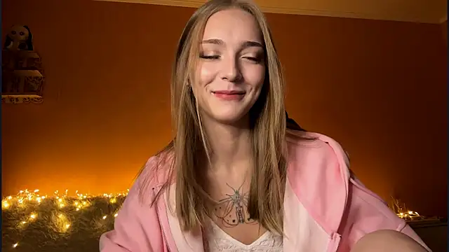 Snapshot of EvaPeace chatting on 10/10/25, 04:17 EvaPeace online show from 10/10/25, 04:17