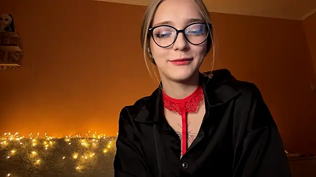 Snapshot of EvaPeace chatting on 10/11/25, 04:16 EvaPeace online show from 10/11/25, 04:16