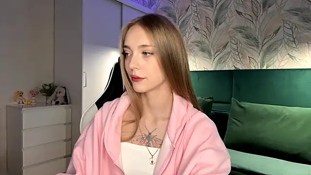 EvaPeace online show from 10/28/25, 04:20