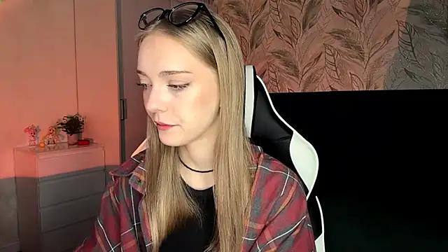 EvaPeace online show from 11/10/25, 05:34