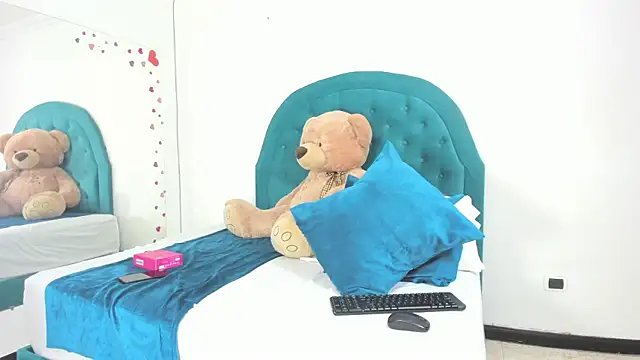 Snapshot of Grecia_Moore chatting on 11/20/25, 01:33 Grecia Moore online show from 11/20/25, 01:33