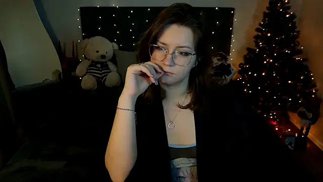 Snapshot of Briarx chatting on 12/22/25, 10:18 Briarx online show from 12/22/25, 10:18