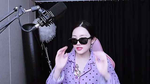 Snapshot of MISA_02 chatting on 11/17/25, 02:12 MISA 02 online show from 11/17/25, 02:12