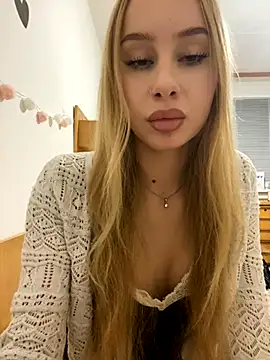 Snapshot of RemyStyles chatting on 11/19/25, 07:58 RemyStyles online show from 11/19/25, 07:58