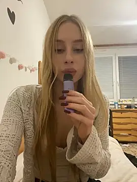 Snapshot of RemyStyles chatting on 11/24/25, 08:30 RemyStyles online show from 11/24/25, 08:30