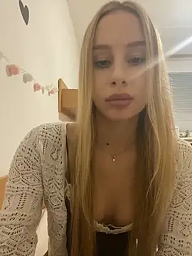 Snapshot of RemyStyles chatting on 11/27/25, 10:45 RemyStyles online show from 11/27/25, 10:45