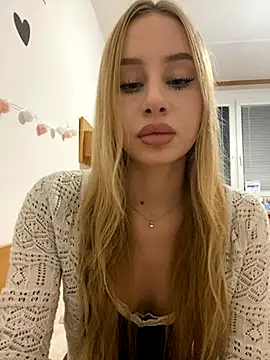 Snapshot of RemyStyles chatting on 11/28/25, 09:39 RemyStyles online show from 11/28/25, 09:39