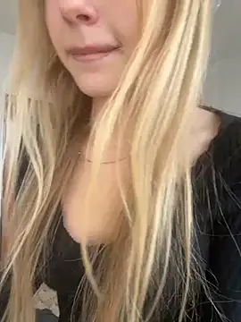 Snapshot of JudithCarly chatting on 11/18/25, 12:42 JudithCarly online show from 11/18/25, 12:42