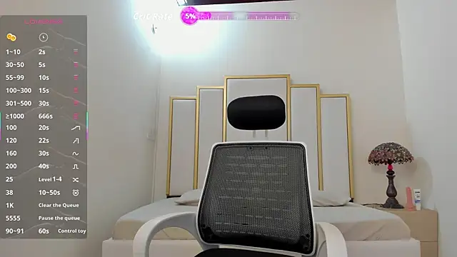 Snapshot of Annylittle_ chatting on 10/19/25, 04:57 Annylittle  online show from 10/19/25, 04:57