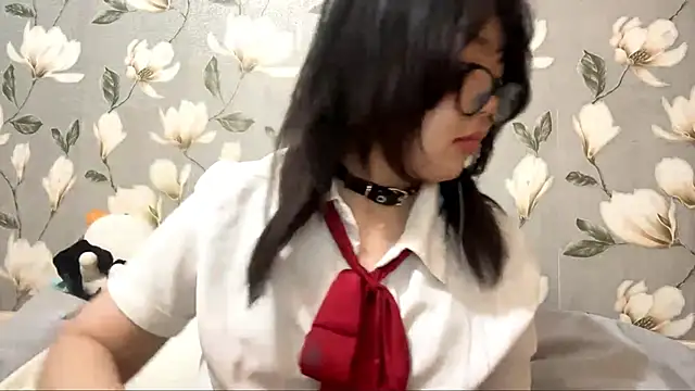 Snapshot of YunaMuse chatting on 10/25/25, 02:02 YunaMuse online show from 10/25/25, 02:02
