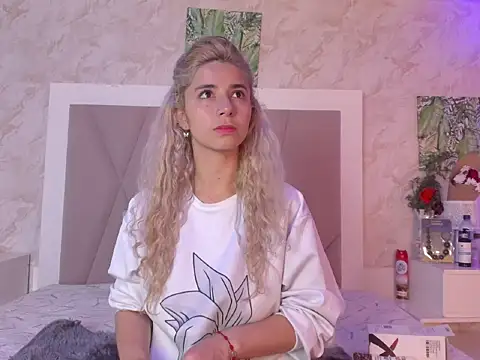 Sophie teller online show from 12/15/25, 03:22