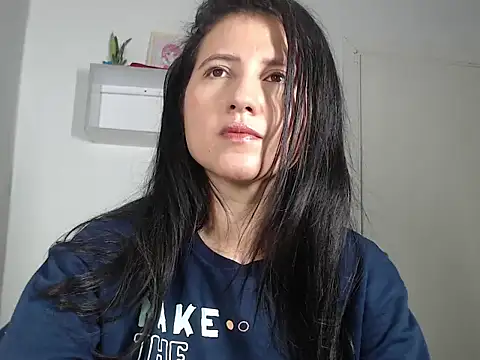 Renata Rivas online show from 11/12/25, 05:19