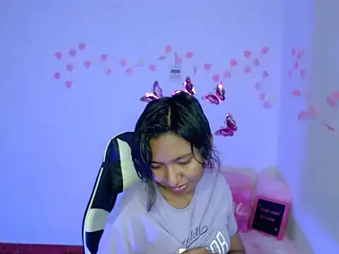 Snapshot of amber__666 chatting on 10/17/25, 12:47 amber  666 online show from 10/17/25, 12:47