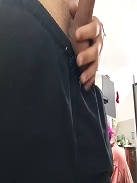 Snapshot of Cev_Am99 chatting on 11/24/25, 06:57 Cev Am99 online show from 11/24/25, 06:57