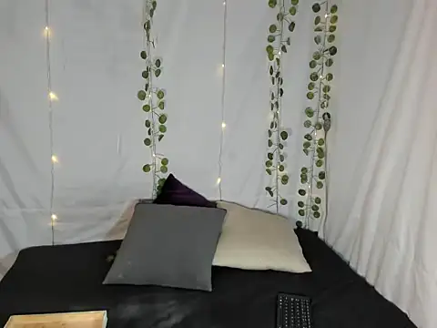 Snapshot of Perla_Jonhson_Rs chatting on 10/15/25, 01:00 Perla Jonhson Rs online show from 10/15/25, 01:00