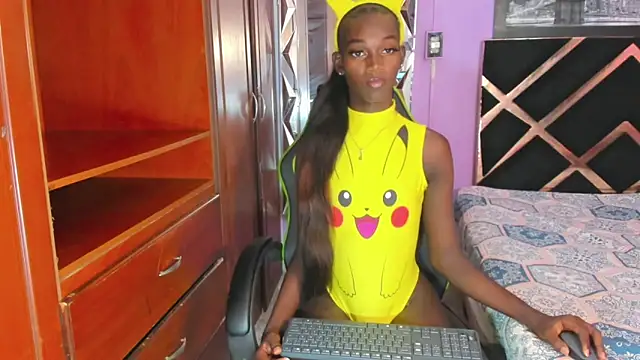 Snapshot of Kimberlyn_Black chatting on 10/23/25, 12:32 Kimberlyn Black online show from 10/23/25, 12:32