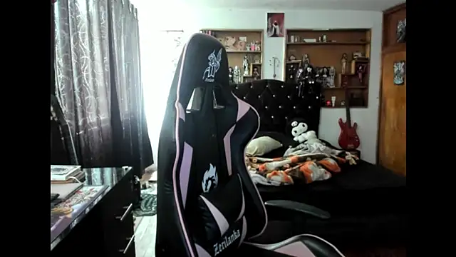 Snapshot of Maki_Zein_ chatting on 10/29/25, 03:47 Maki Zein  online show from 10/29/25, 03:47