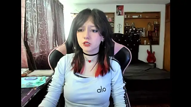 Maki Zein  online show from 11/07/25, 03:01