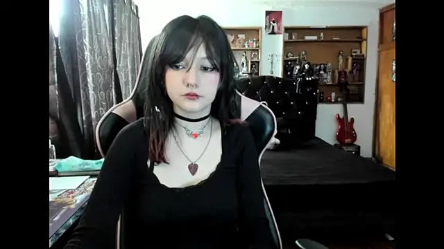 Maki Zein  online show from 12/01/25, 07:19