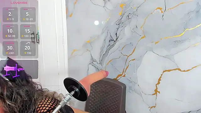 Snapshot of elizabeth_liones_ chatting on 10/29/25, 03:42 elizabeth liones  online show from 10/29/25, 03:42