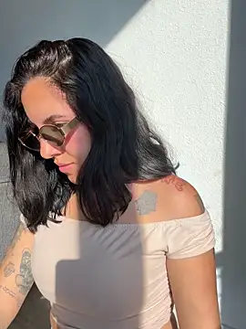 Snapshot of Lolathebaddie chatting on 10/15/25, 03:34 Lolathebaddie online show from 10/15/25, 03:34