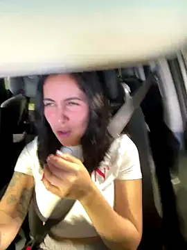 Snapshot of Lolathebaddie chatting on 10/21/25, 03:57 Lolathebaddie online show from 10/21/25, 03:57