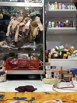 Min 719 online show from 10/24/25, 04:42