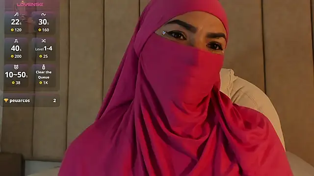 Snapshot of _naylaa_ chatting on 11/18/25, 04:06 naylaa online show from 11/18/25, 04:06