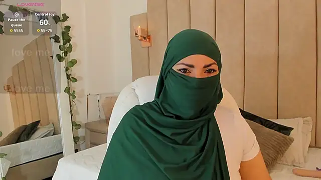 Snapshot of _naylaa_ chatting on 11/29/25, 04:04 naylaa online show from 11/29/25, 04:04