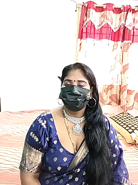 Snapshot of tamil-aunt chatting on 10/22/25, 05:52 tamil-aunt online show from 10/22/25, 05:52