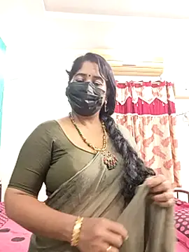 tamil-aunt online show from 11/18/25, 05:17